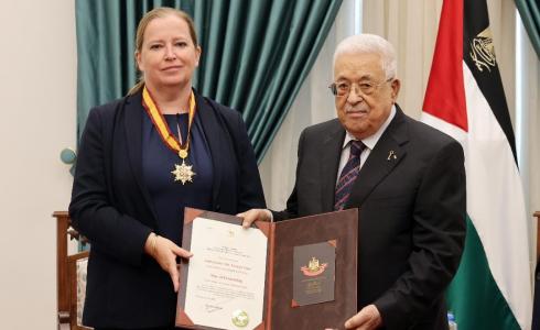 الرئيس يمنح ممثلة مملكة النرويج نجمة الصداقة من وسام الرئيس محمود عباس