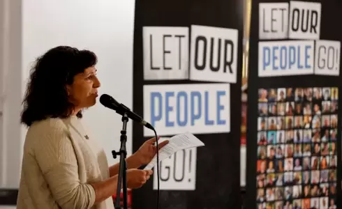 أسيرة إسرائيلية تروي قصة احتجازها في غزة