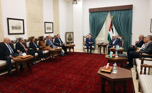 الرئيس عباس يستقبل وفد مجلس أمناء مؤسسة ياسر عرفات