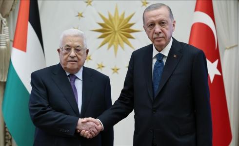 الرئيس الفلسطيني محمود عباس ونظيره التركي أردوغان