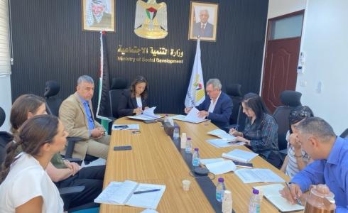 التنمية توقع اتفاقية مع منظمة إنقاذ الطفل