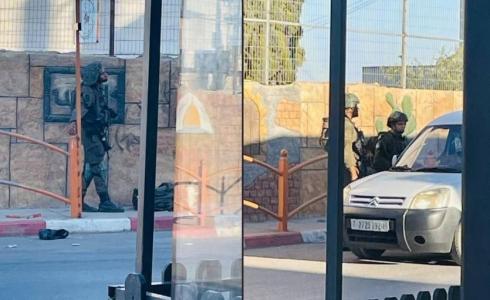 قوات الاحتلال تواصل اقتحام قرية دير أبو مشعل غربي رام الله