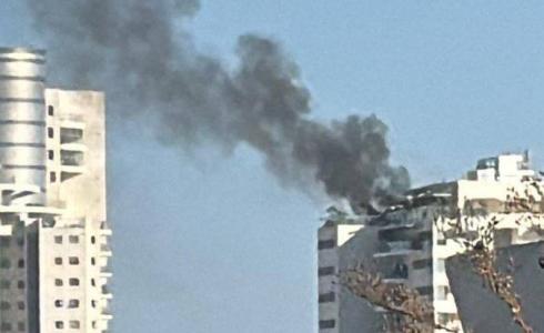 حريق في بناية سكنية جراء انفجار مسيرة بتل أبيب