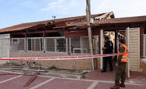 إصابة مبنى جراء رشقة صاروخية من غزة