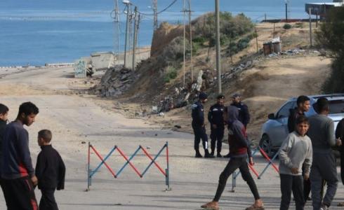 المواطنون عند تبة النويري غرب مخيم النصيرات