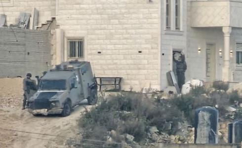 محاصرة منزل من قبل قوات الاحتلال - أرشيف