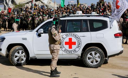 إسرائيل تطلب الإفراج عن 22 أسيرا على قيد الحياة بالمرحلة الثانية