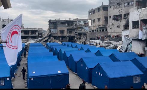 "الهلال الأحمر" تُنشئ مخيمات لإيواء النازحين العائدين إلى غزة وشمالها