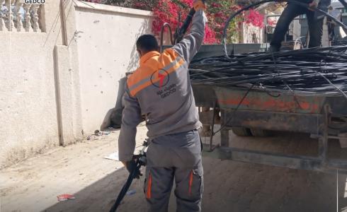 كهرباء غزة تواصل تنفيذ مهام ميدانية لحماية المواطنين من مخاطر في رفح 