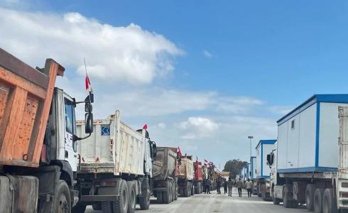 الكرفانات والمعدات الثقيلة على الجانب المصري من معبر رفح