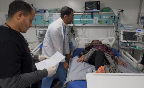 مستشفى الهلال الأحمر الميداني في مدينة غزة يستقبل عشرات المرضى في يومه الأول 