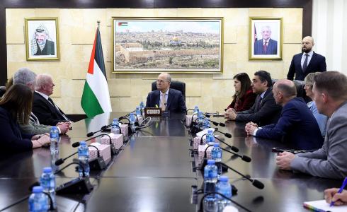 لقاء رئيس الوزراء مع وفد برلماني بريطاني
