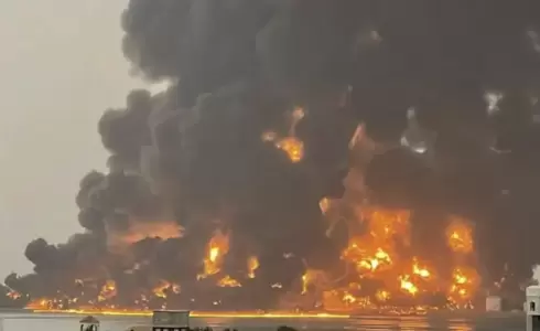 قصف إسرائيلي سابق على ميناء رأس عيسى النفطي في الحديدة