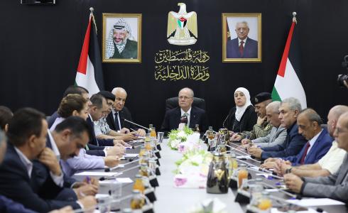 محمد مصطفى خلال الاجتماع