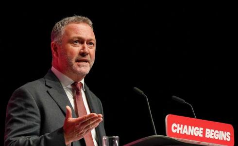 وزير البيئة البريطاني ستيف ريد