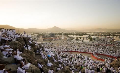 الحجاج يبدؤون النفرة من عرفات لمزدلفة بعد قضاء ركن الحج الأعظم