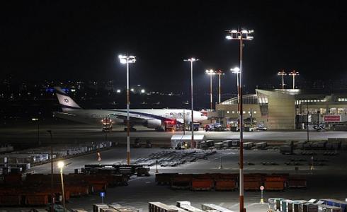 النشطاء سيحتجزون في منشأة خاصة قبل ترحيلهم (Getty Images)