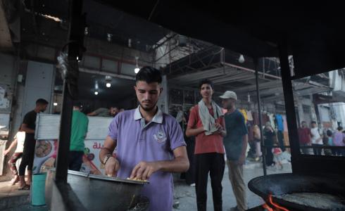 الفلافل في غزة: طعام شعبي يواجه غلاء الأسعار ويُطفئ جوع الأسر