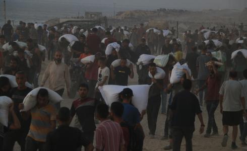 فلسطينيون يستولون على شاحنات مساعدات شمال غزة