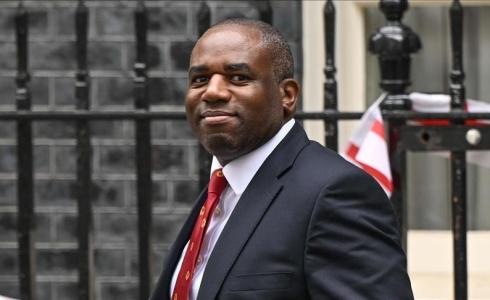 ديفيد لامي وزير الخارجية البريطاني يعقب على ما يجري في غزة الآن