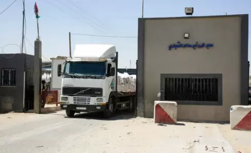 معبر كرم أبو سالم التجاري بين غزة وإسرائيل