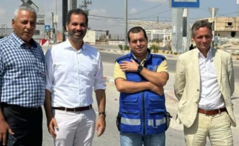 محمد بركة هو الشخص الثاني من اليمين