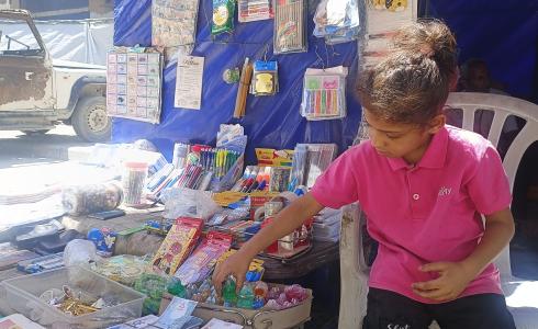 أطفال غزة.. بيع الأمل بين الركام