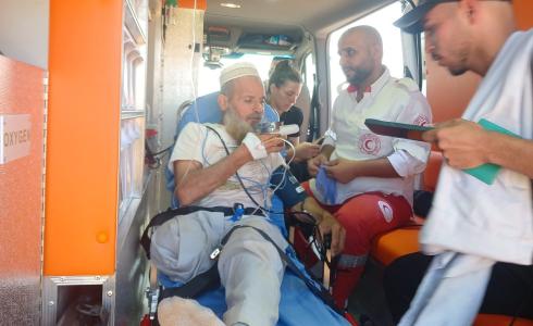 ستوطنون يعتدون على مسن مبتور القدم في يطا