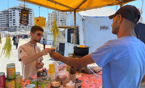 "بائع الذرة في غزة.. رزق من نار الحرب"
