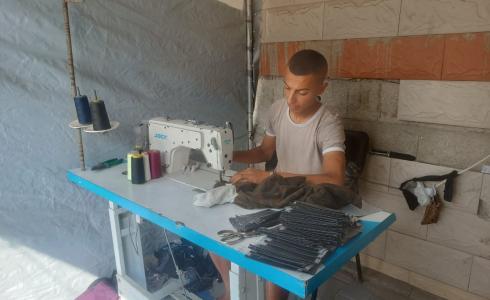 "حرفيو غزة.. أنامل تصنع الأمل تحت النار"