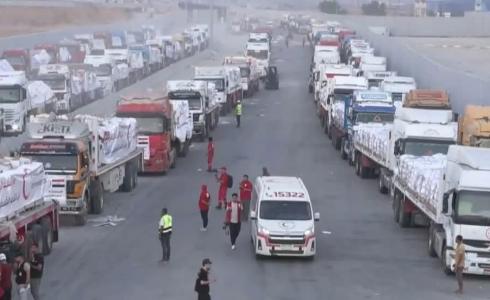 الهلال الأحمر المصري يدفع 180 شاحنة تحمل نحو 4400 طن مساعدات إلى غزة.jpg