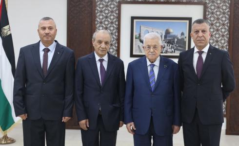 اللواءان معين السكران وناصر عدوي يؤديان اليمين القانونية أمام الرئيس محمود عباس نائبين لرئيس جهاز المخابرات العامة ماجد فرج.