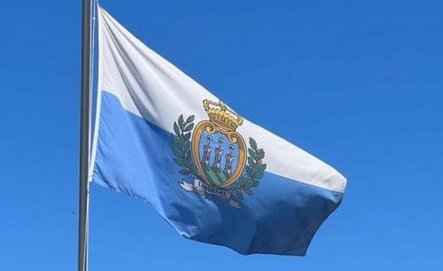 علم سان مارينو