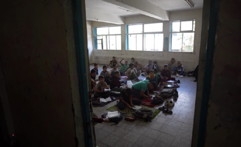 طلبة يستأنفون الدراسة في مدرسة الرازي