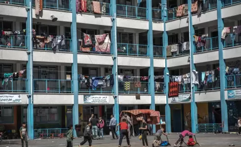 إيواء نازحين في مدارس الأونروا بغزة