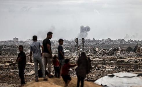 مواطنون في غزة وسط الدمار