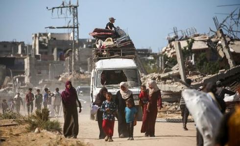 مواطنون في غزة وسط الدمار - تعبيرية