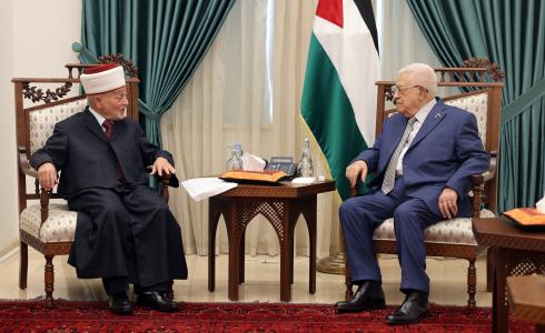 الرئيس عباس مع مفتي القدس والديار الفلسطينية