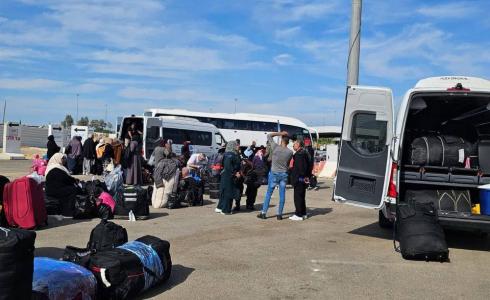 وصول حافلتين من مرضى غزة بالقدس إلى معبر كرم أبو سالم