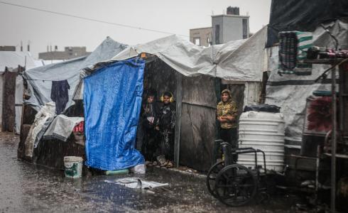 خيام النازحين وسط أمطار المنخفض الجوي
