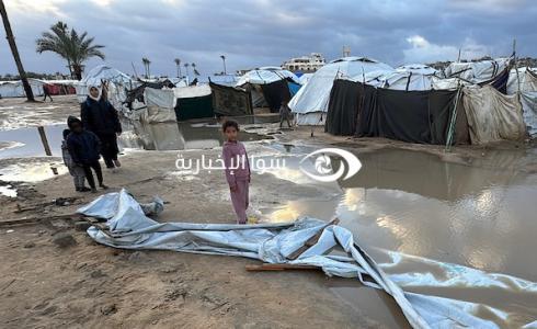 رياح وأمطار غزة تحصد شهيدة وتغرق آلاف خيام النازحين