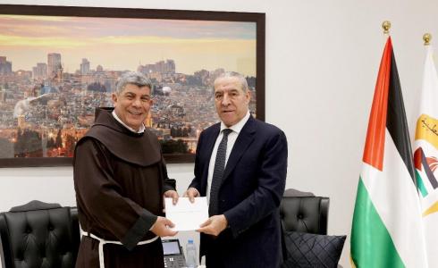 الشيخ يتسلم دعوة لحضور احتفالات أعياد الميلاد المجيدة بالمهد