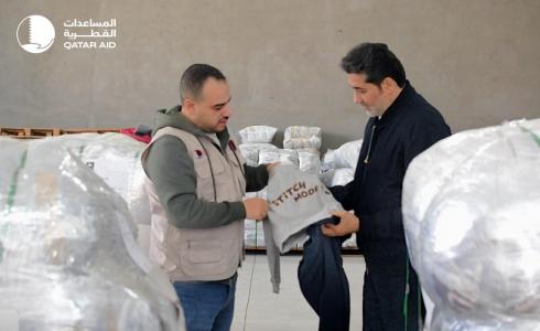 قطر تُجهّز الدفعة الأولى من ملابس الشتاء لأهالي غزة