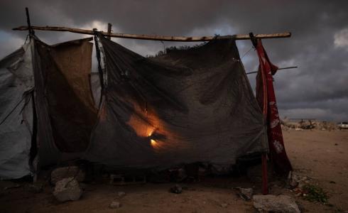 خيام النازحين المتهالكة في قطاع غزة خلال المنخفض الجوي