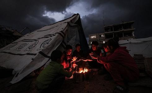 وفاة مواطن إثر انهيار جدار نتيجة سيول الأمطار غرب غزة - تعبيرية