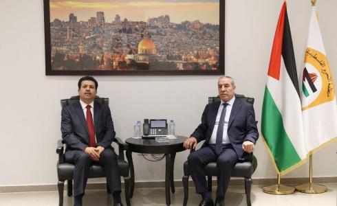 حسين الشيخ مع السفير التونسي لدى فلسطين