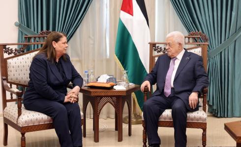 الرئيس عباس يستقبل زوجة القائد مروان البرغوثي