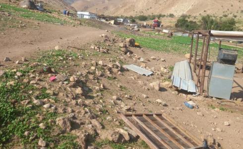 20 عائلة ترحل قسرا عن تجمع الشلال