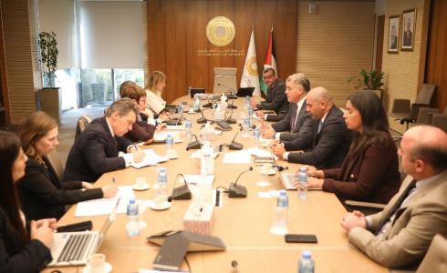 سلطة النقد تبحث مع البنك الأوروبي سبل دعم القطاع المصرفي