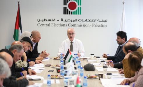 لجنة الانتخابات تجتمع مع الفصائل